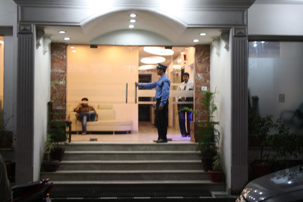 Hotel Apra Inn New Delhi Eksteriør bilde
