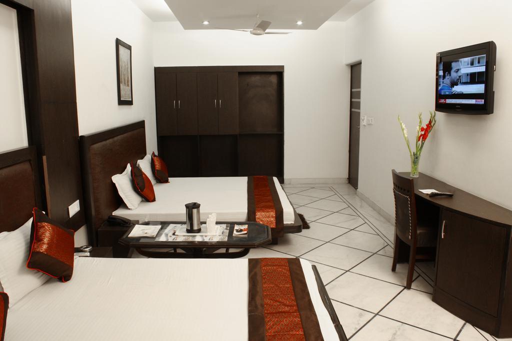 Hotel Apra Inn New Delhi Eksteriør bilde