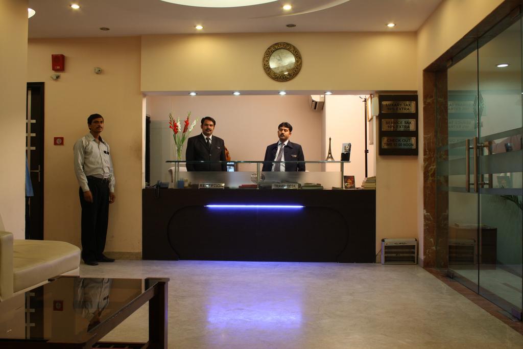 Hotel Apra Inn New Delhi Eksteriør bilde