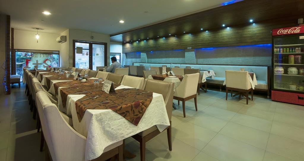 Hotel Apra Inn New Delhi Eksteriør bilde