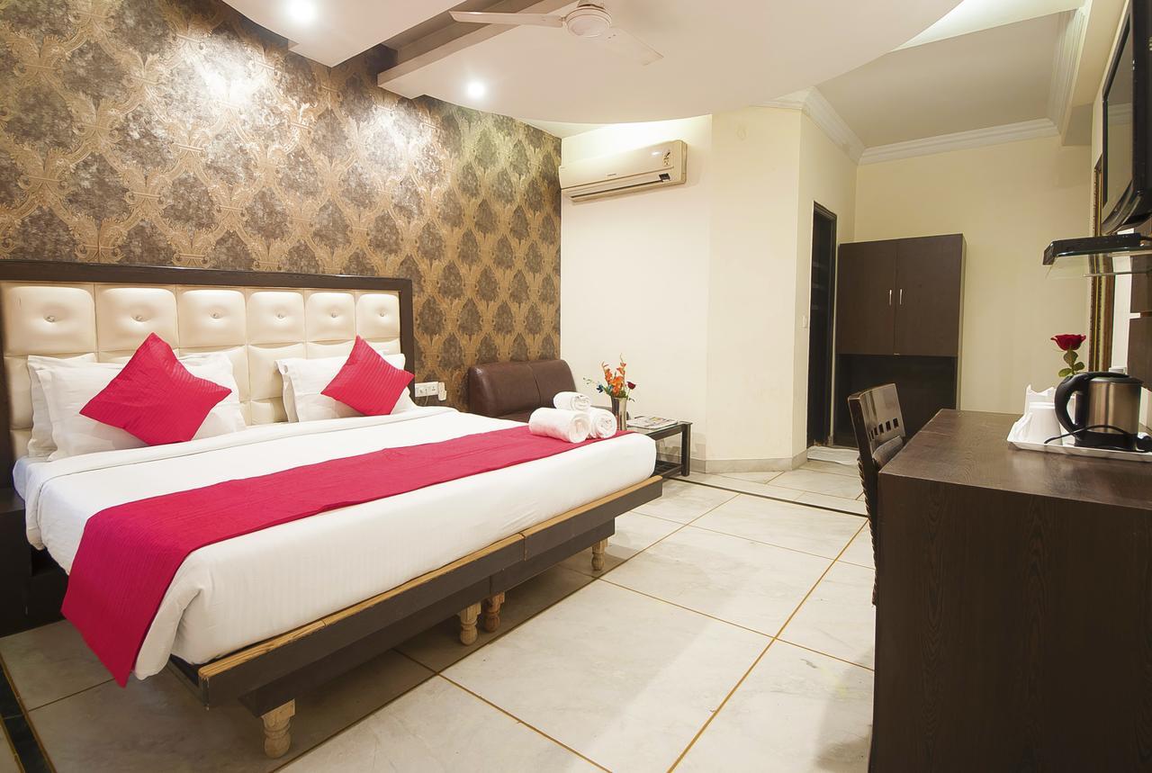 Hotel Apra Inn New Delhi Eksteriør bilde