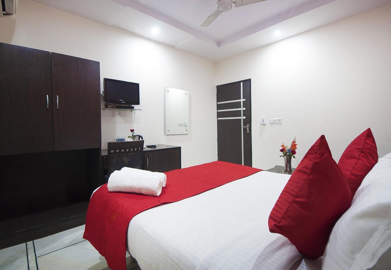 Hotel Apra Inn New Delhi Eksteriør bilde