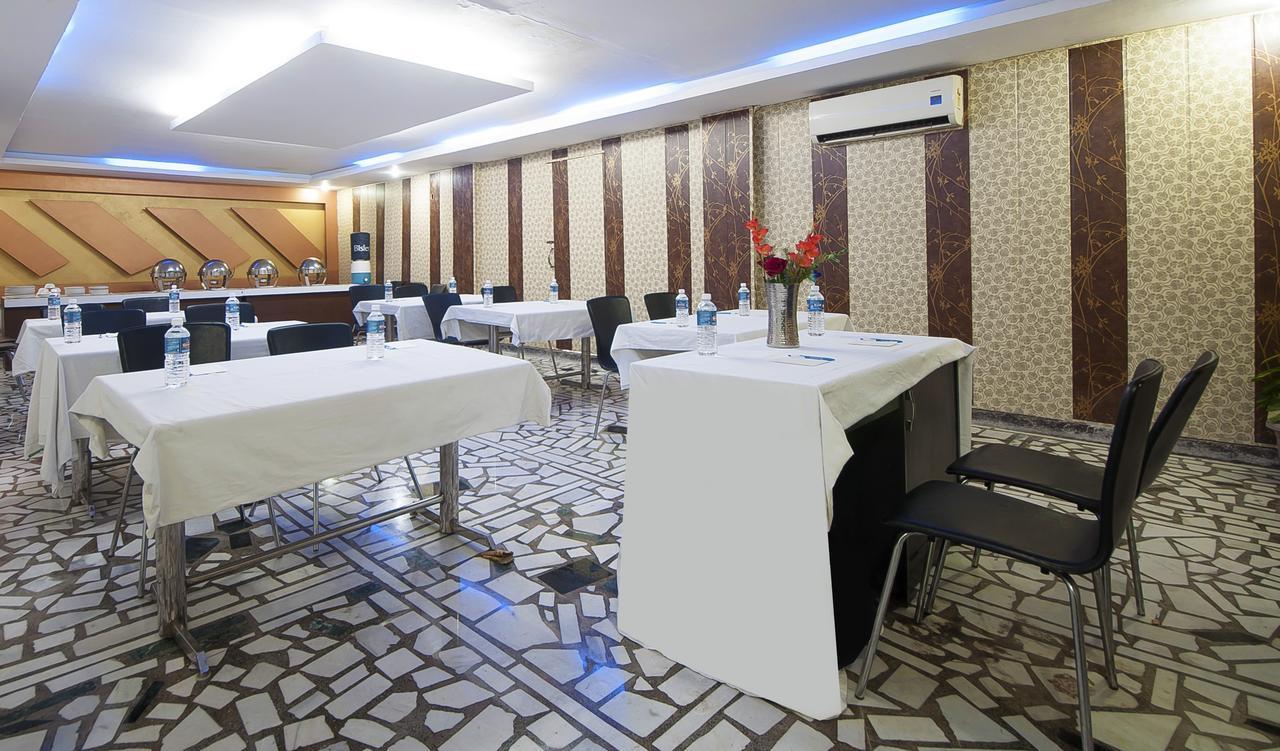 Hotel Apra Inn New Delhi Eksteriør bilde