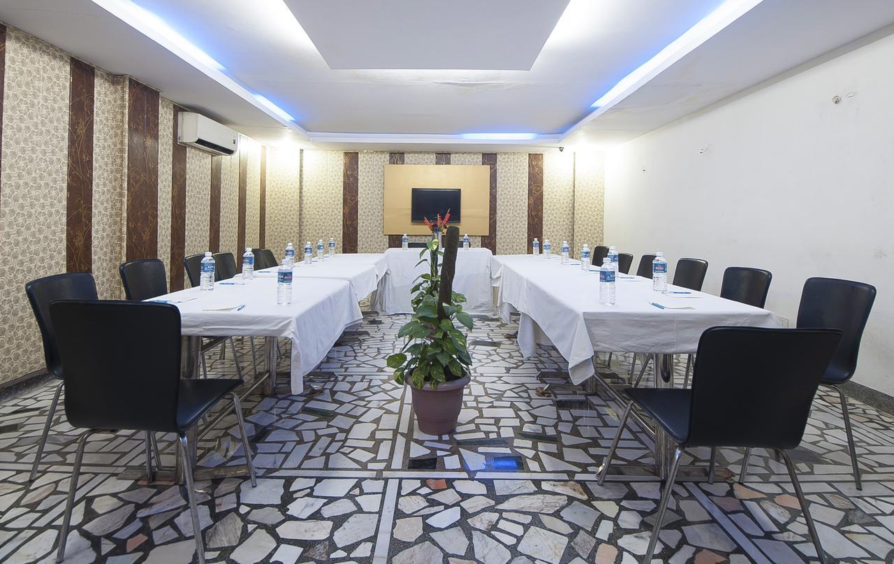 Hotel Apra Inn New Delhi Eksteriør bilde