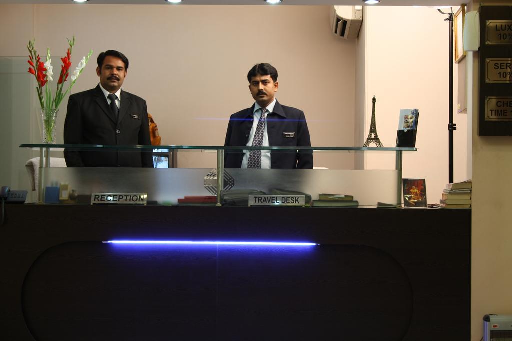 Hotel Apra Inn New Delhi Eksteriør bilde