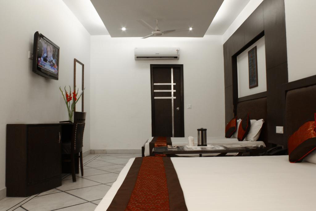 Hotel Apra Inn New Delhi Eksteriør bilde