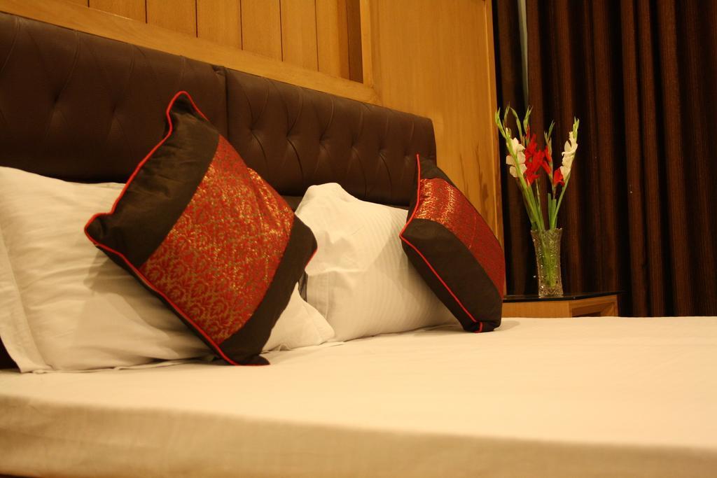 Hotel Apra Inn New Delhi Eksteriør bilde
